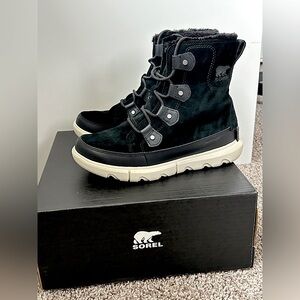 Women’s Sorel Explorer 2 Joan Faux fur WP lace up black boots w/box, size 8.5